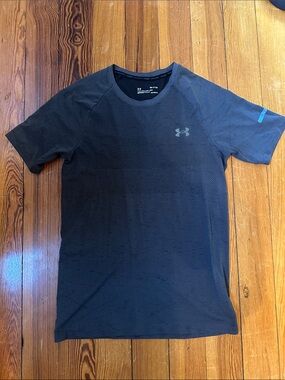 Under Armour Men's Dark Grey Seamless Run Shirt